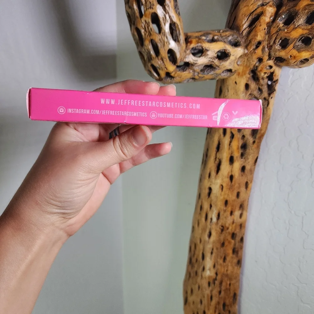 NEW Jeffree Star Velour Lip Liner in Allegedly‎ Red